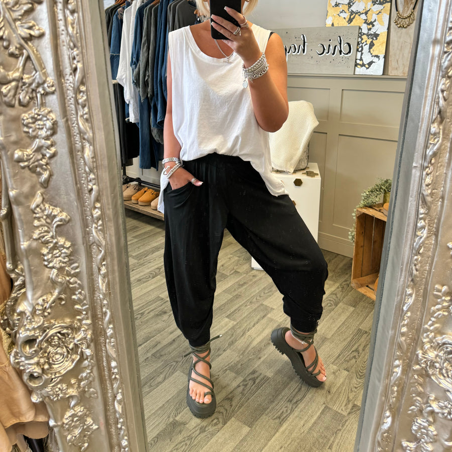 Relaxed cuff ankle pants - Black – Thread Shed Online
